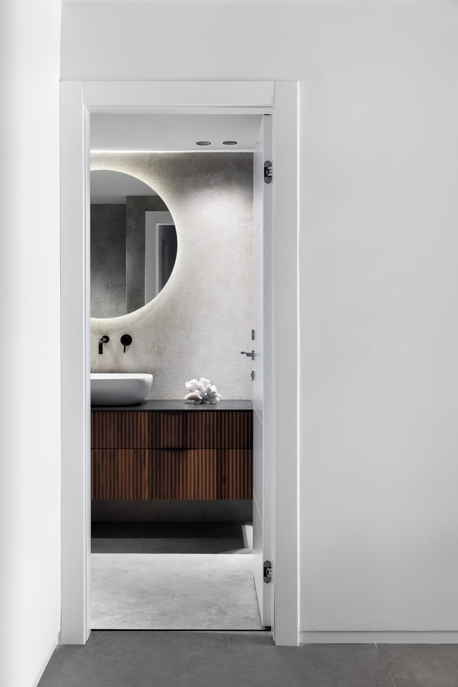 L. Residence — 30