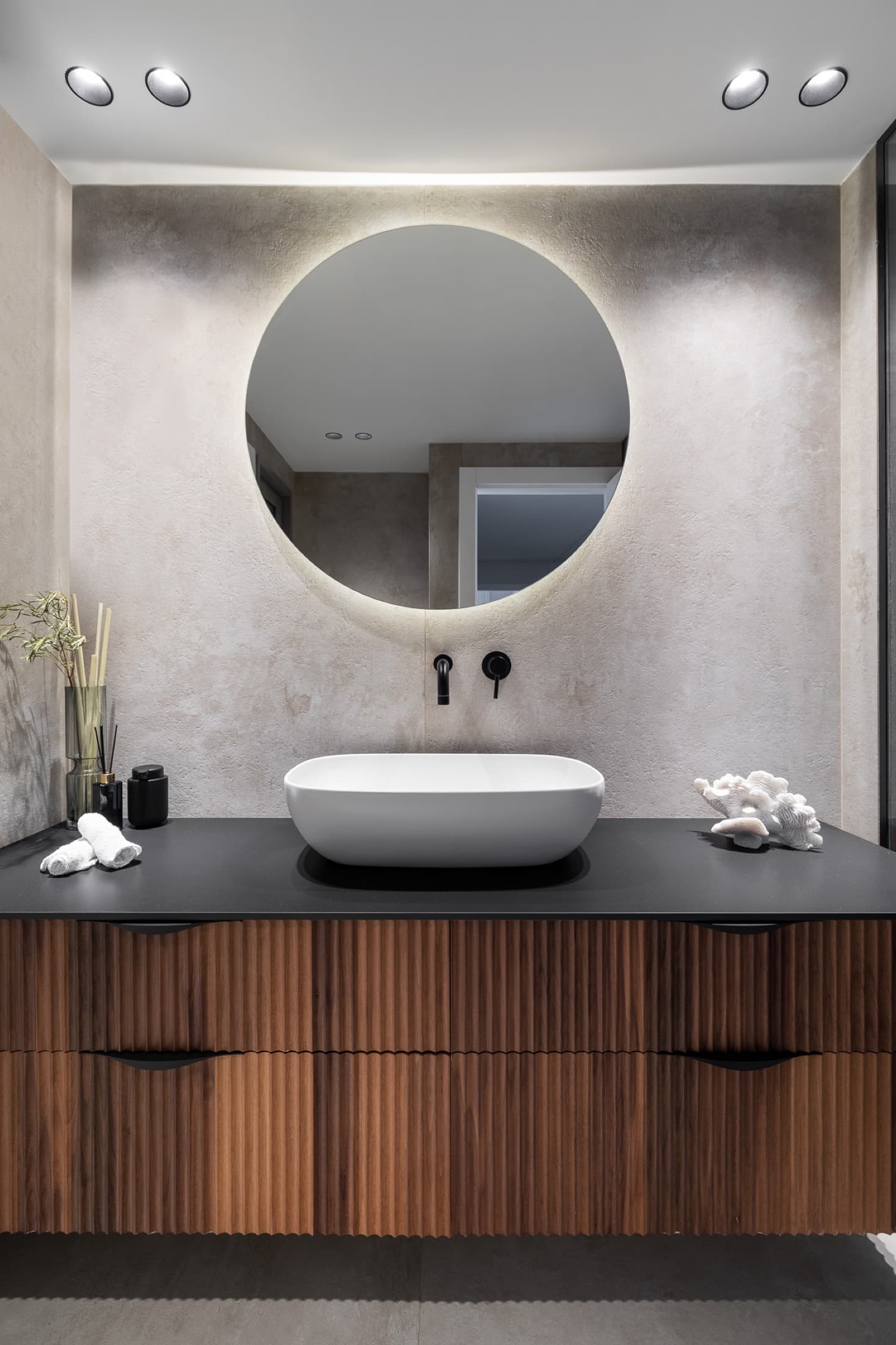 L. Residence — 32